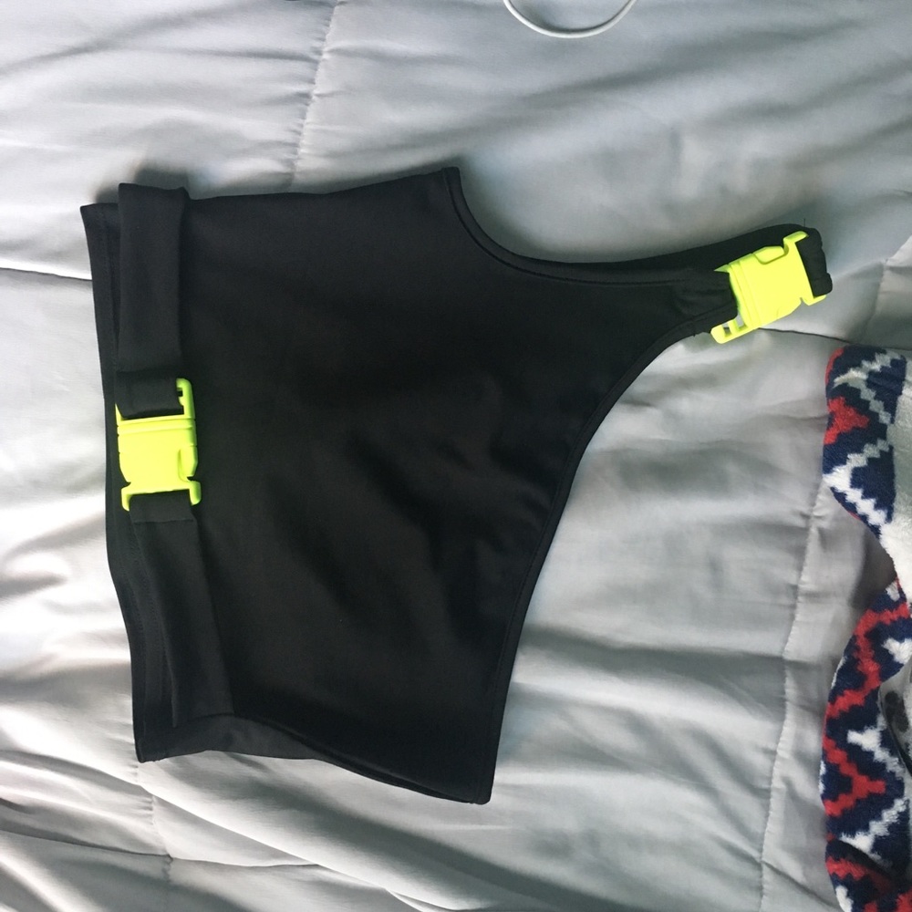 Black crop top w/neon buckle